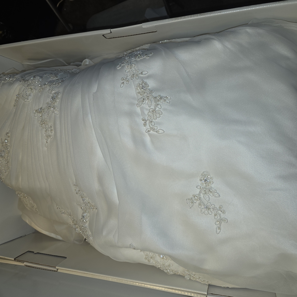 Elegant White Embroidered Bedding Set